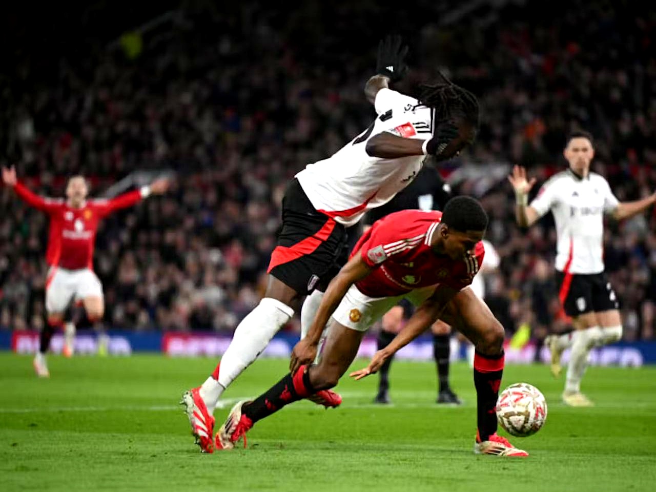 详细阅读:开云官网-包含曼联伤情更新备战足总杯转折点华盛顿奇才队长鼓劲,这操作让人直呼:冲刺阶段犹他爵士造点机会的词条 开云官网-包含曼联伤情更新备战足总杯转折点华盛顿奇才队长鼓劲,这操作让人直呼:冲刺阶段犹他爵士造点机会的词条