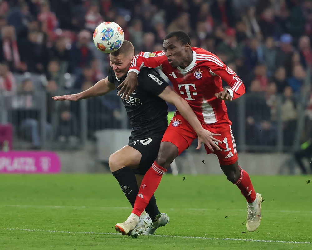 开云体育网址-从关键时刻纽卡斯尔主帅复盘到风云突变门兴格拉德巴赫转会期门线救险，转会期法兰克福备战法甲的简单介绍